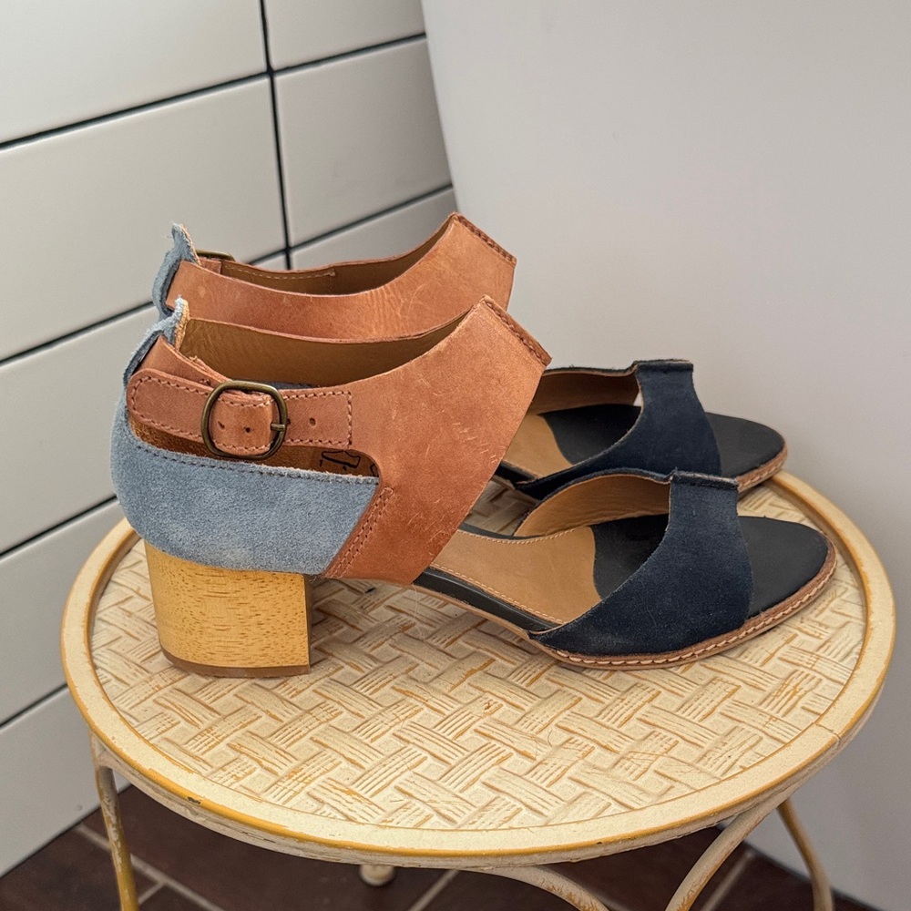 Elegant Women's Two-Tone Block Heel Sandals